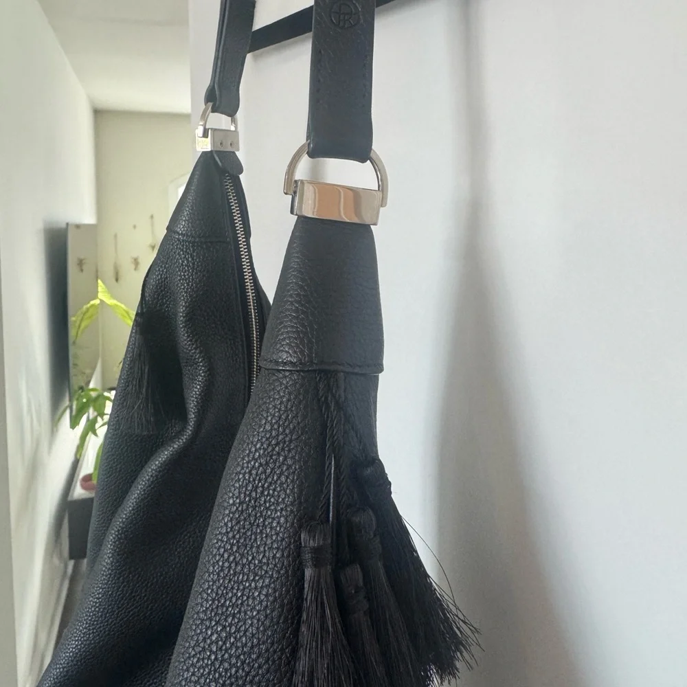 THE ROW Sling Hobo 15 Leather Bag - Picture 4 of 10